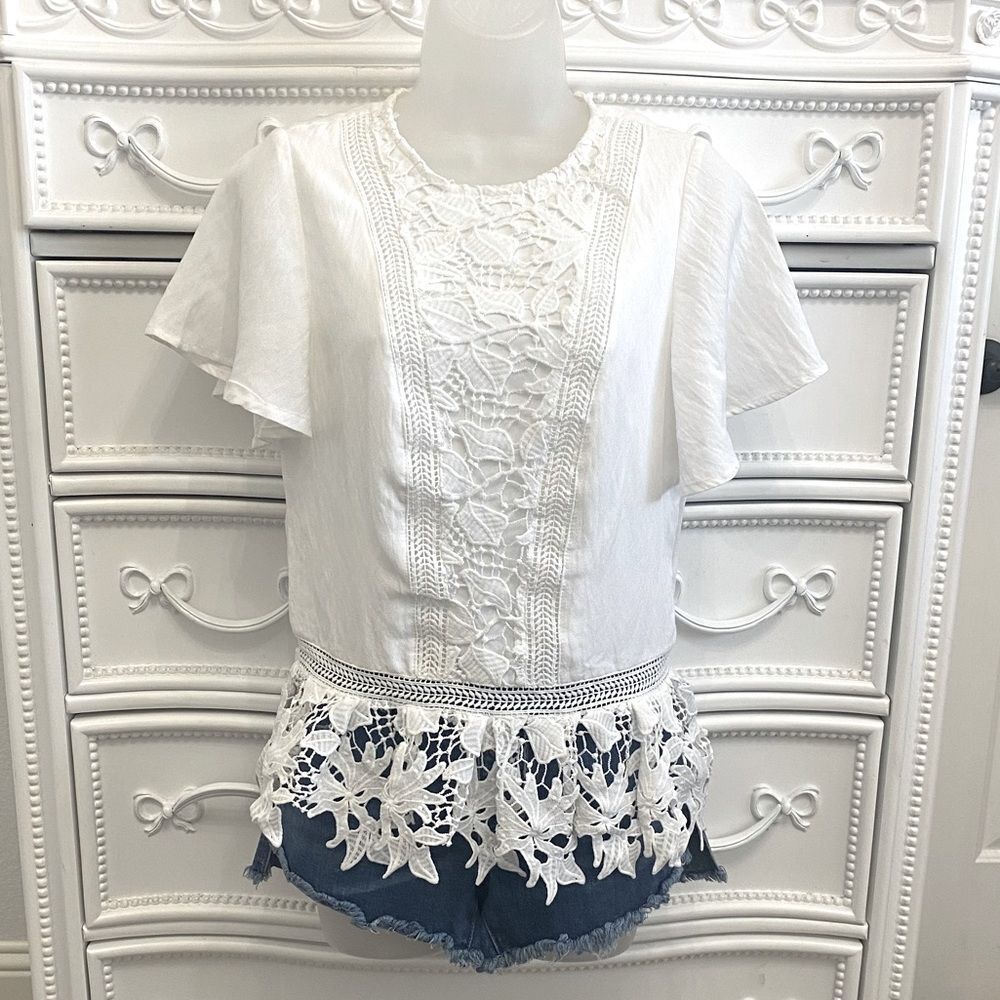 En Creme White Embroidered Blouse